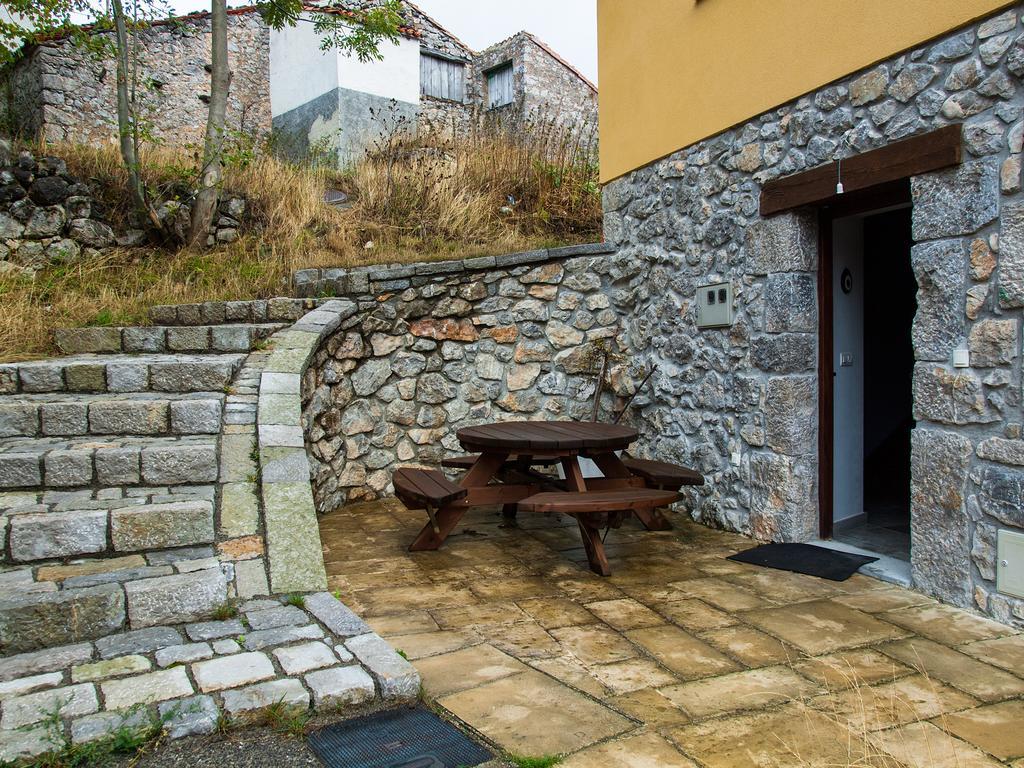Casa Rural La Cabana Del Valleyu Sotres Exterior photo